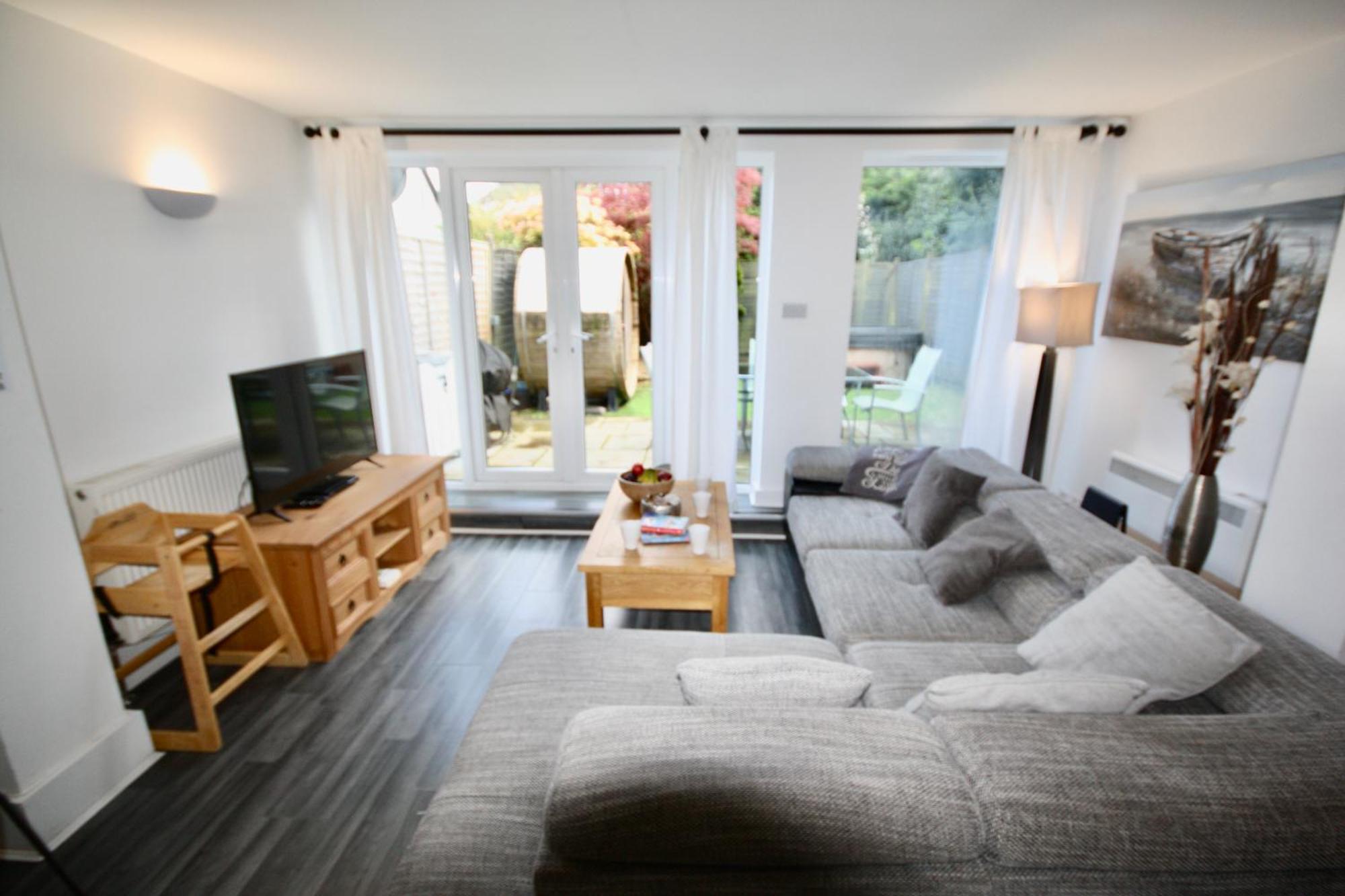 Bournemouth Hot Tub & Sauna Holiday Let Екстериор снимка