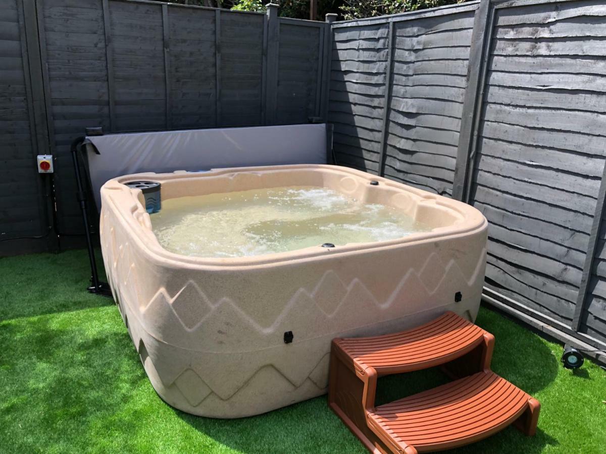 Bournemouth Hot Tub & Sauna Holiday Let Екстериор снимка